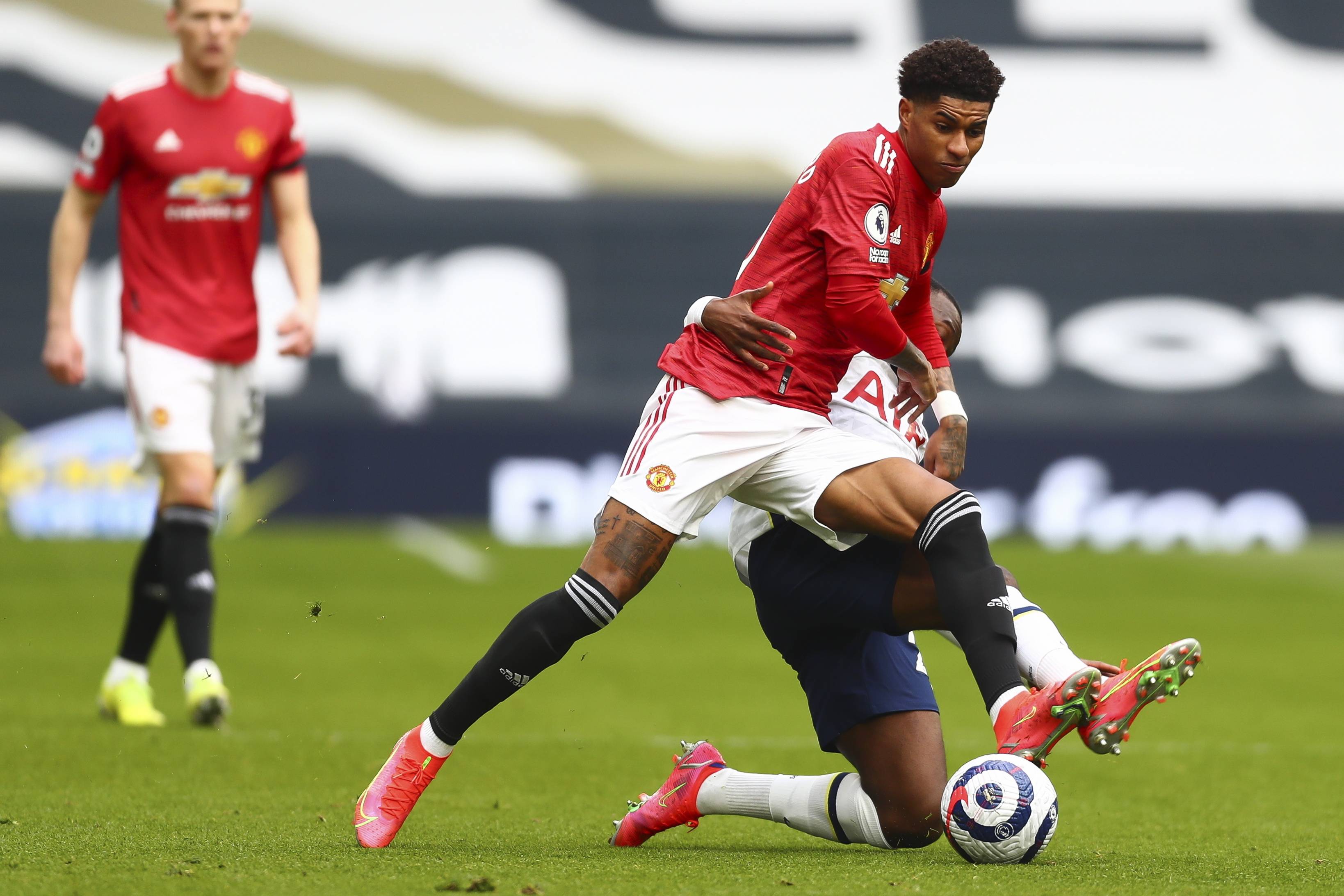 比如在她的 比如在她的